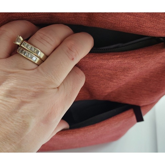 Fitkicks Latitude‎ Active Lifestyle Sling Bag Backpack Red - Picture 4 of 9